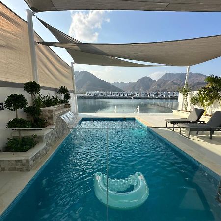Al Dana Sea View Villa Fujairah Bagian luar foto