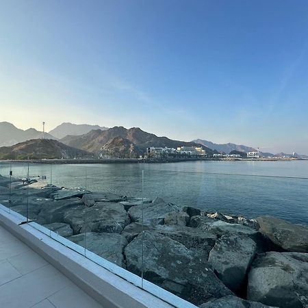 Al Dana Sea View Villa Fujairah Bagian luar foto