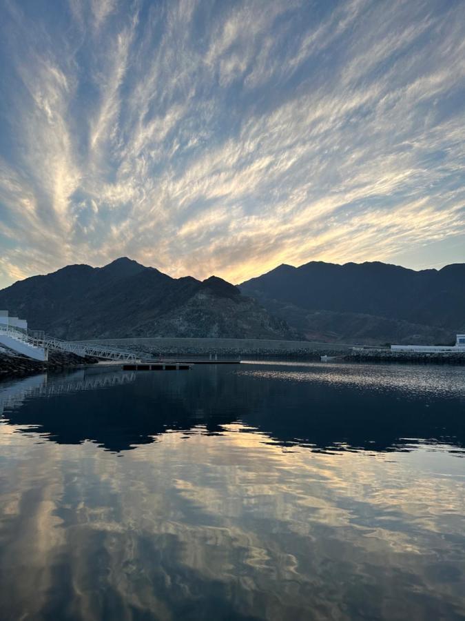 Al Dana Sea View Villa Fujairah Bagian luar foto