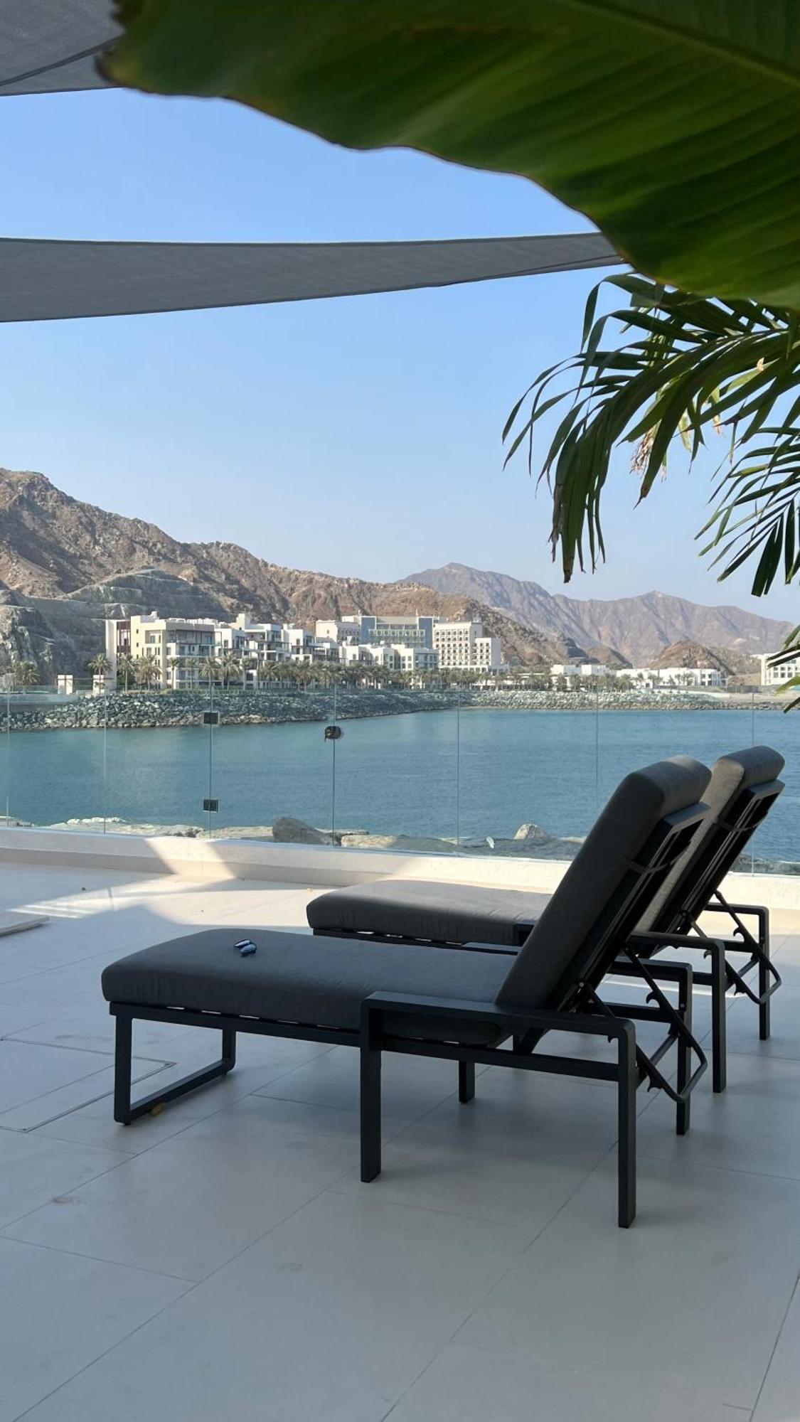 Al Dana Sea View Villa Fujairah Bagian luar foto