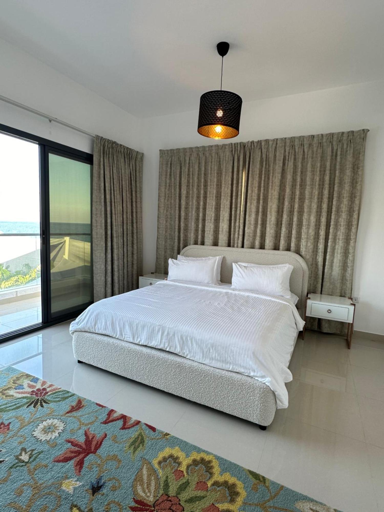 Al Dana Sea View Villa Fujairah Bagian luar foto